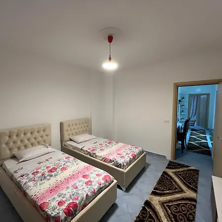 2 Bedroom Flat *