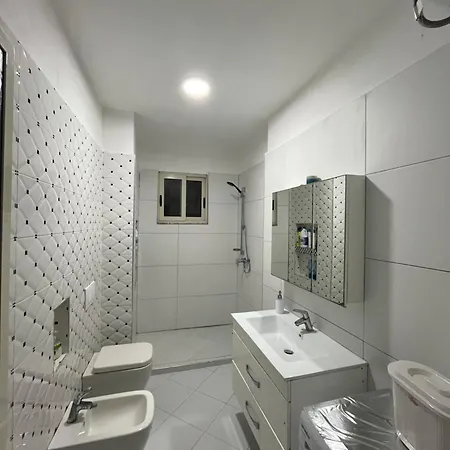 2 Bedroom Flat *